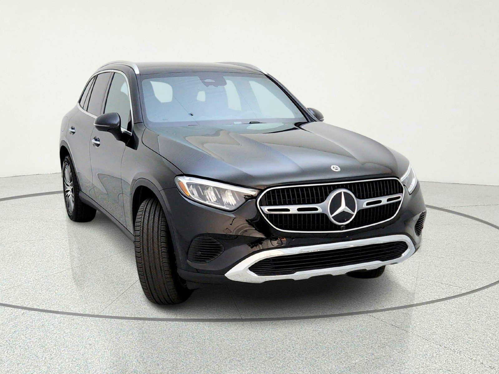 Used 2025 Mercedes-Benz GLC 300 image 4