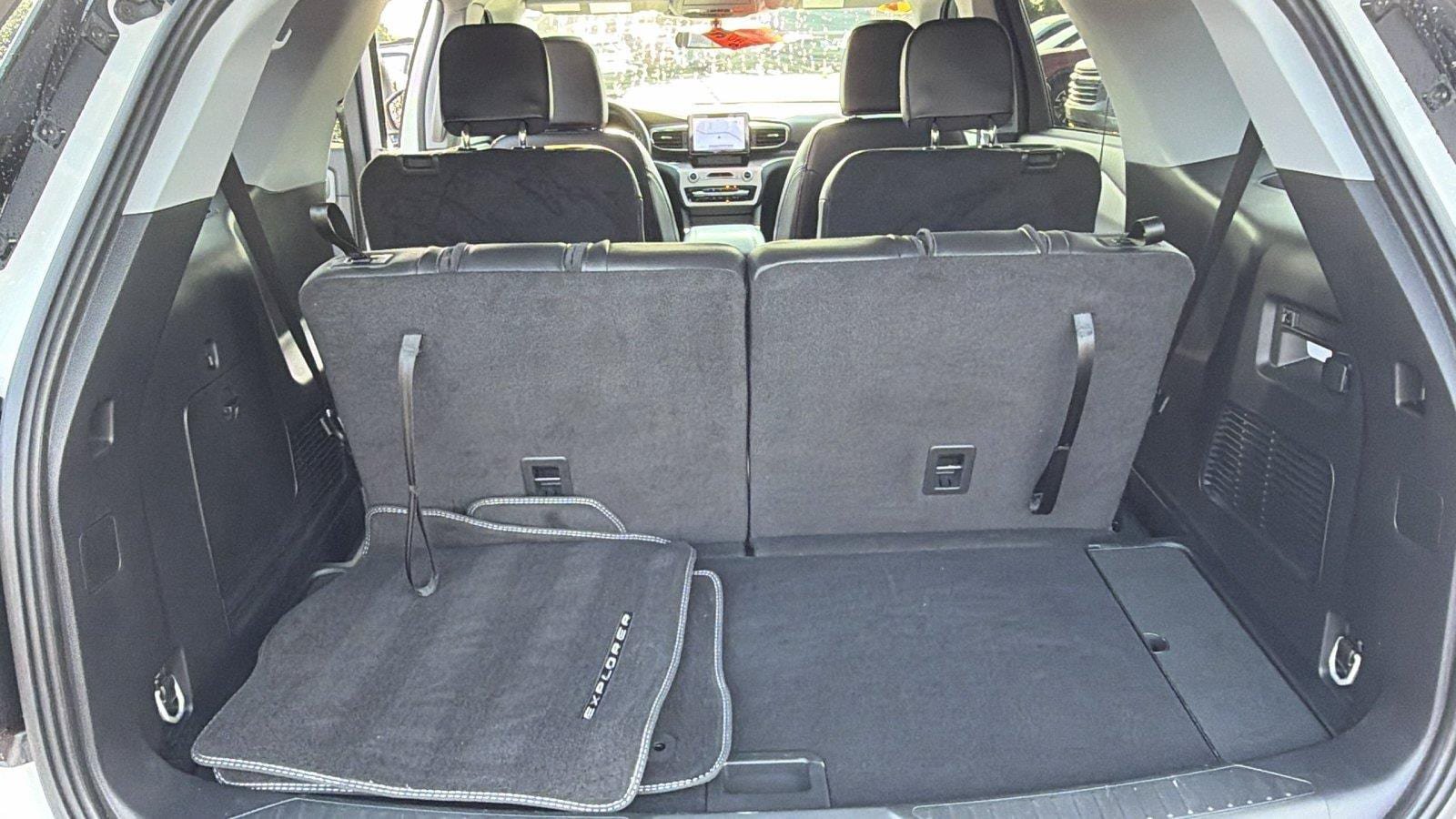 Used 2023 Ford Explorer XLT w/ Equipment Group 202A RWD image 14