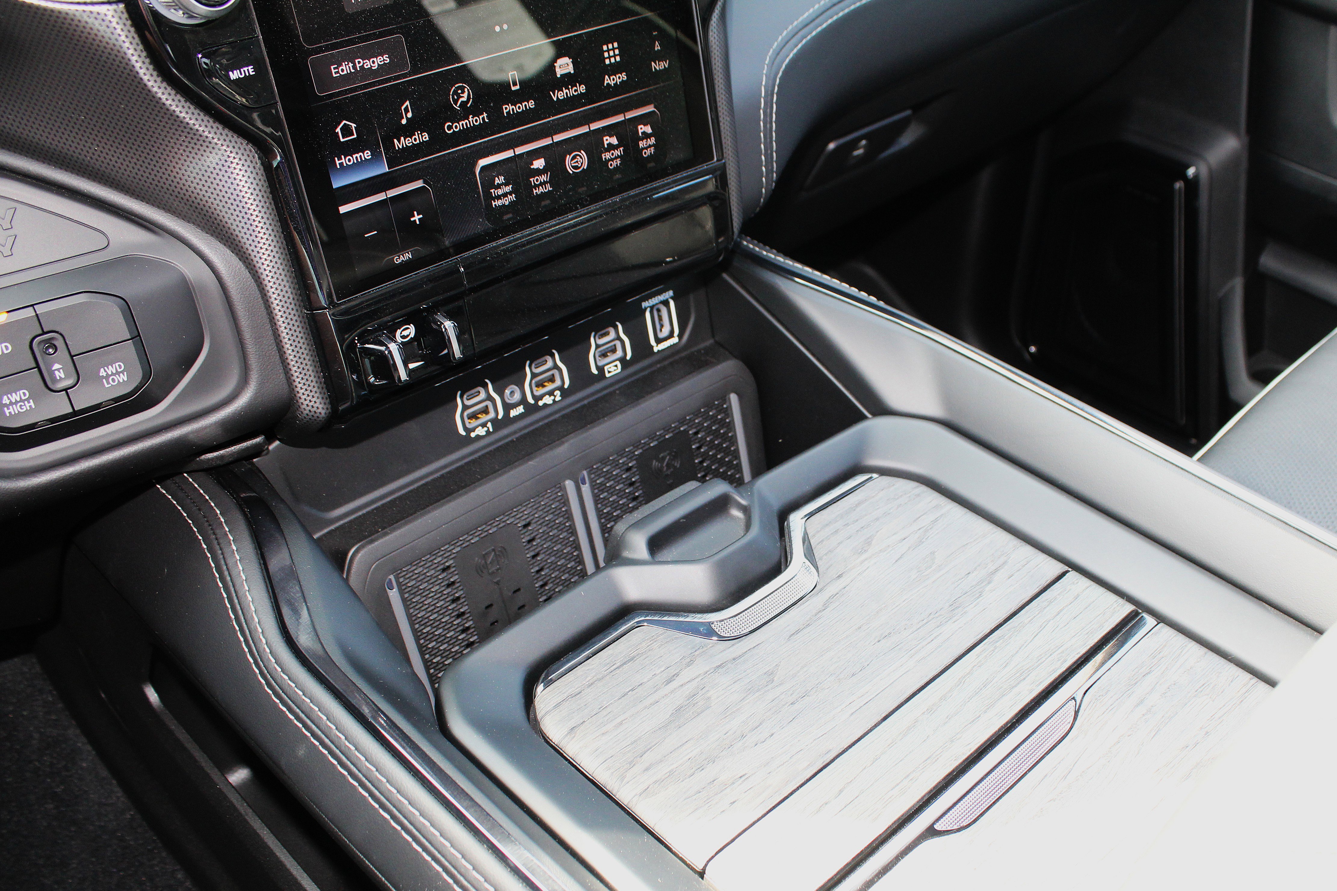 New 2025 RAM 3500 Limited image 21