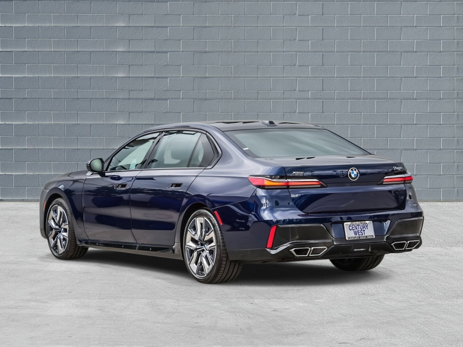 Used 2025 BMW 760i xDrive w/ Executive Package image 4