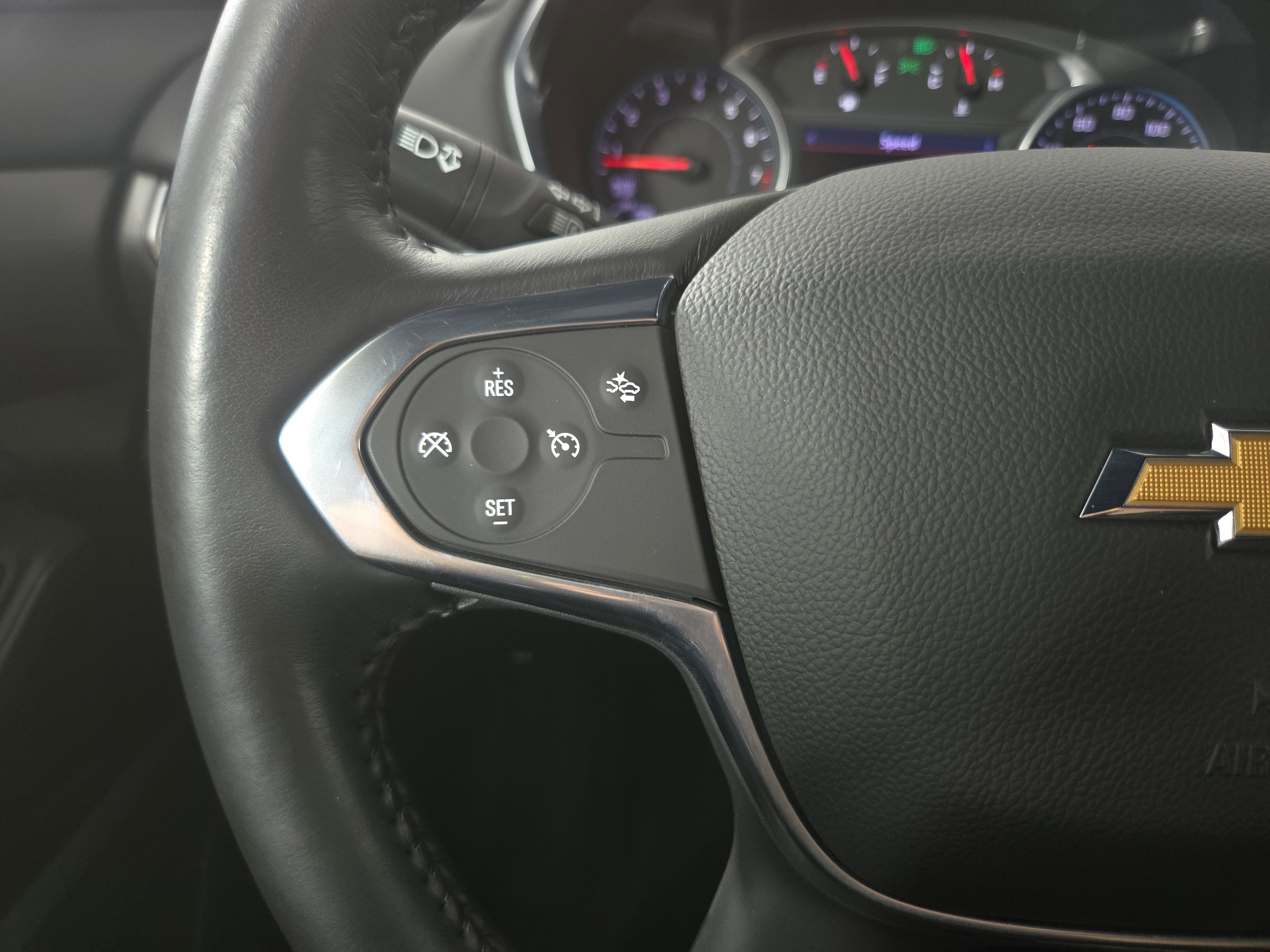 Used 2022 Chevrolet Traverse LT FWD image 16