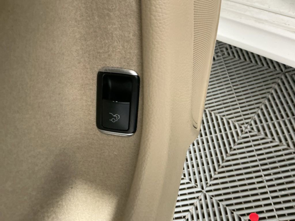 Used 2015 Mercedes-Benz C 250 Coupe image 26