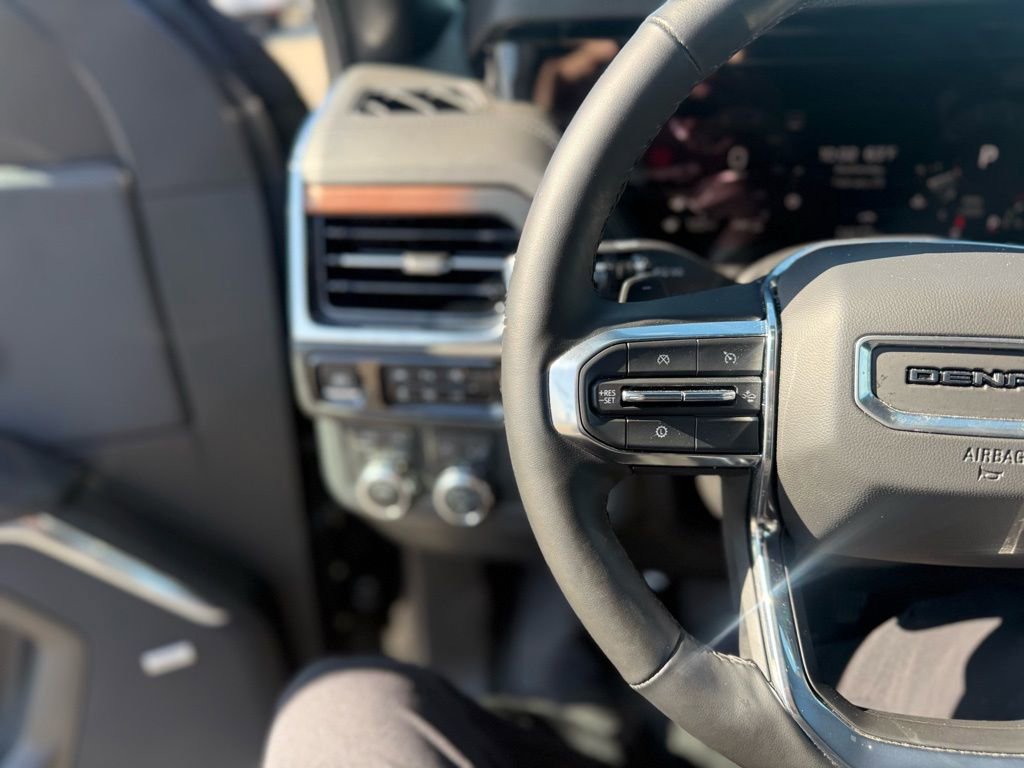 Used 2025 GMC Yukon XL Denali image 7