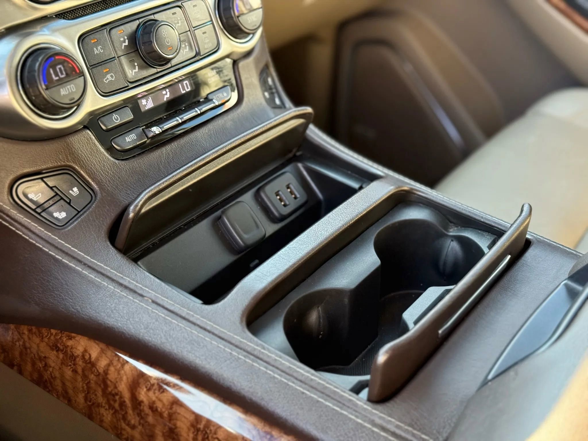 Used 2017 Chevrolet Suburban Premier image 17