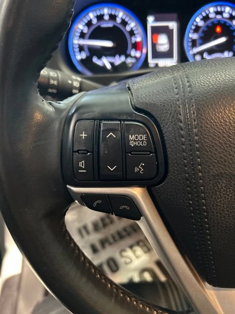 Used 2018 Toyota Highlander SE FWD image 10