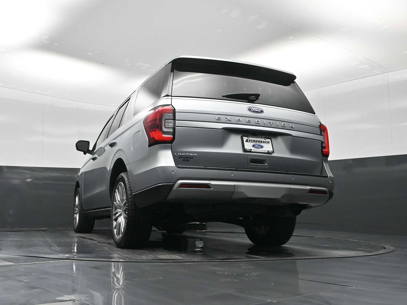 Used 2023 Ford Expedition Limited image 31