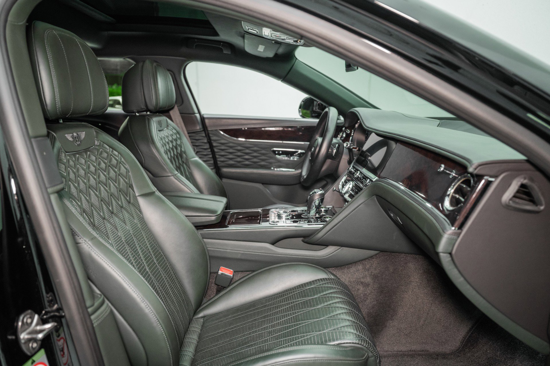 Used 2022 Bentley Flying Spur V8 image 2