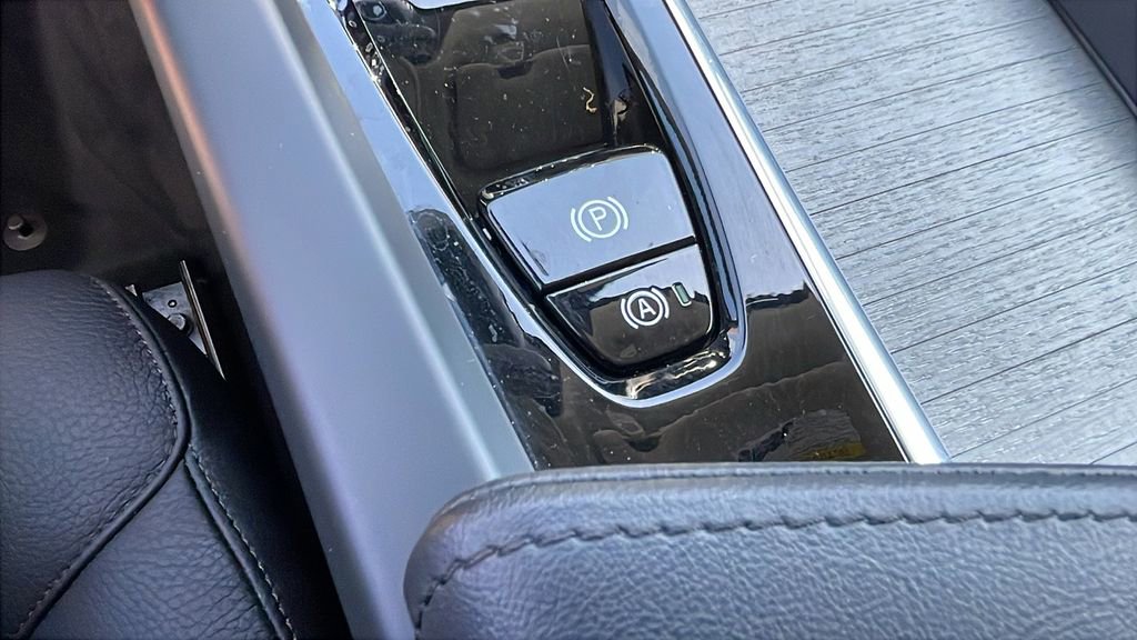 Used 2025 Volvo XC60 B5 Plus AWD/4WD image 16