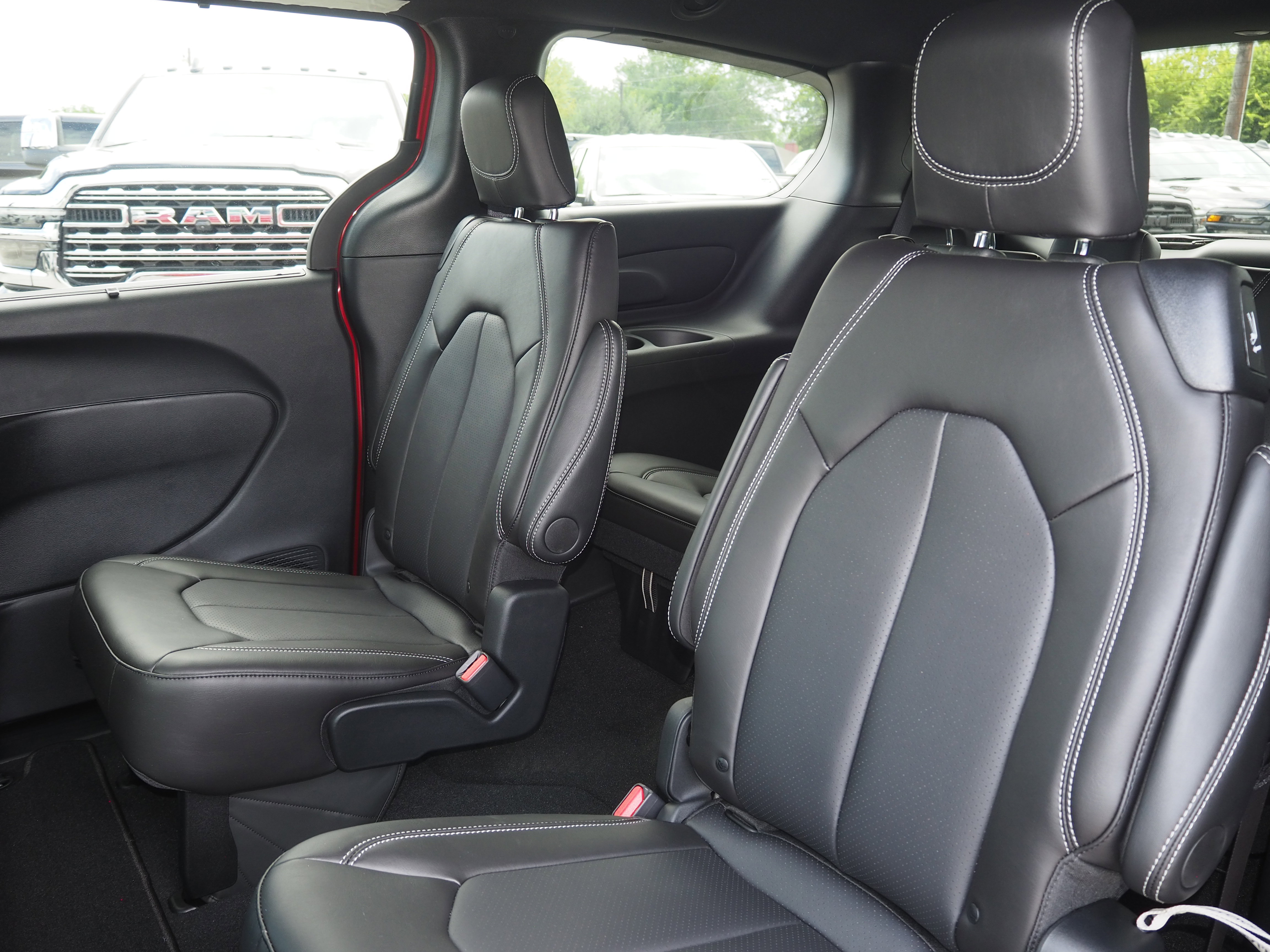 New 2025 Chrysler Voyager LX image 16