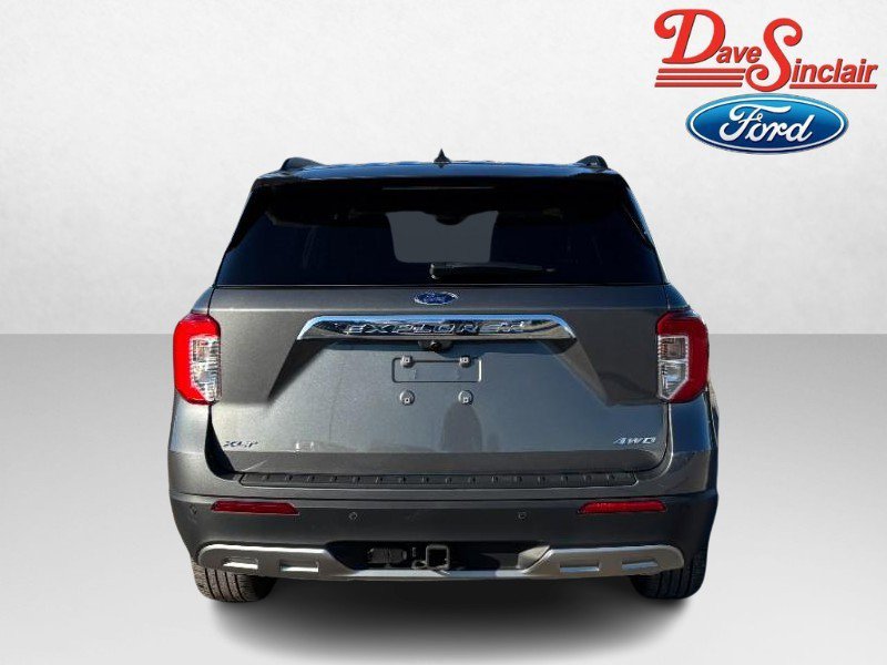 Used 2023 Ford Explorer XLT w/ Equipment Group 202A image 8