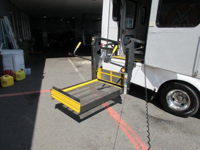 Used 2013 Ford E-450 and Econoline 450 Super Duty w/ Shuttle Bus Prep Pkg RWD image 32