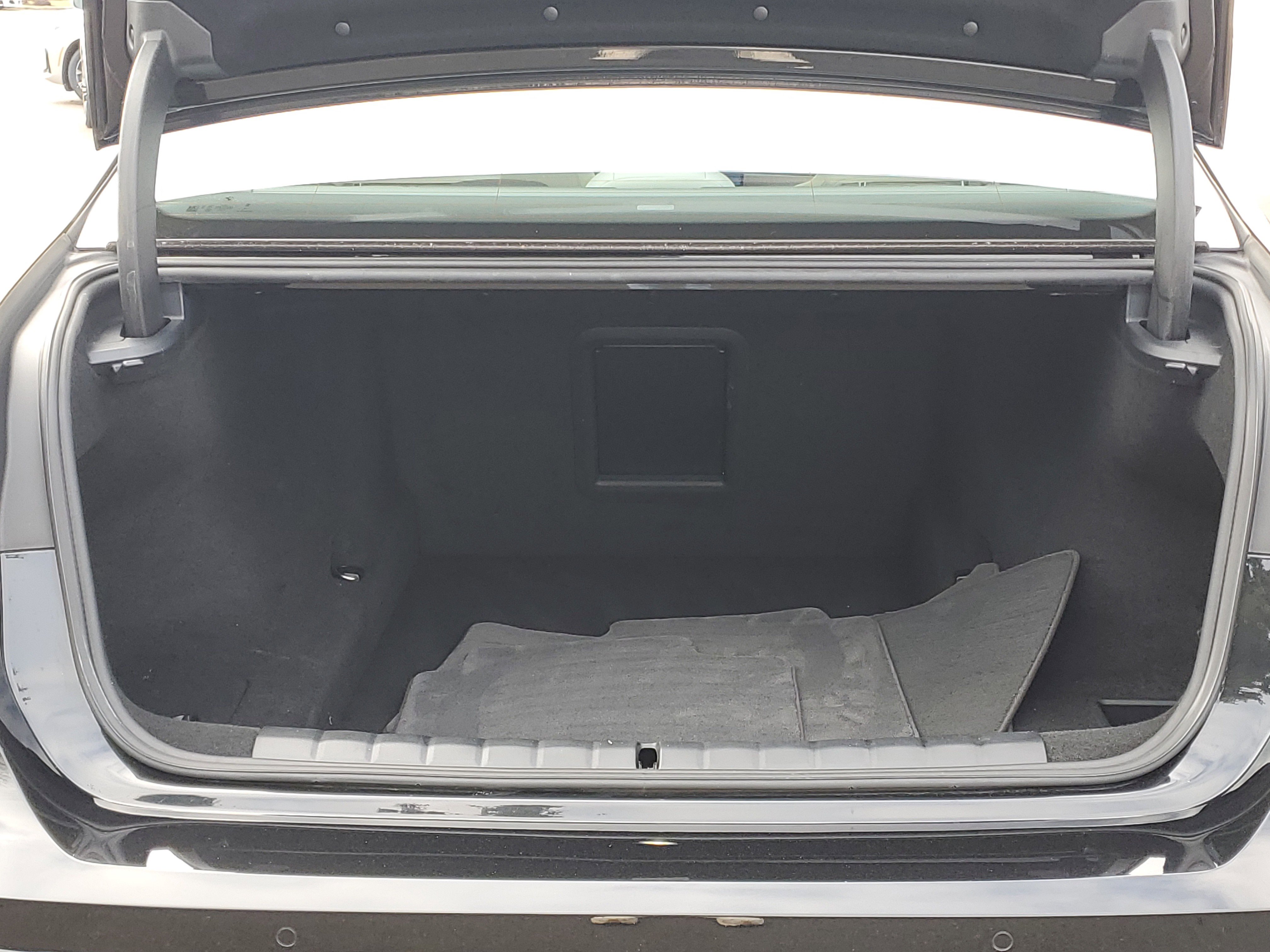 Certified 2023 BMW 760i xDrive w/ Executive Package image 25