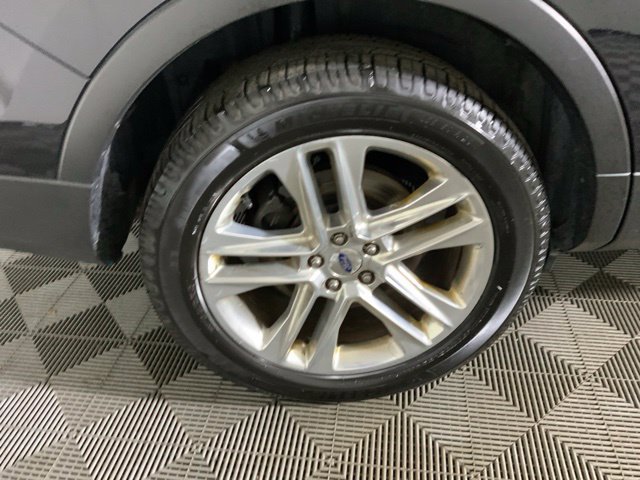 Used 2017 Ford Explorer XLT w/ Equipment Group 202A AWD/4WD image 12