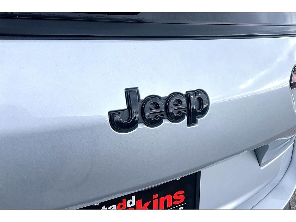 Used 2024 Jeep Grand Cherokee L Laredo AWD/4WD image 35