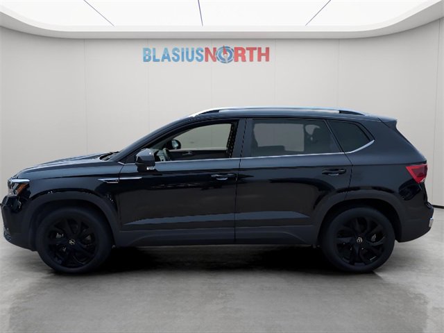 Used 2023 Volkswagen Taos SE w/ Panoramic Sunroof Package