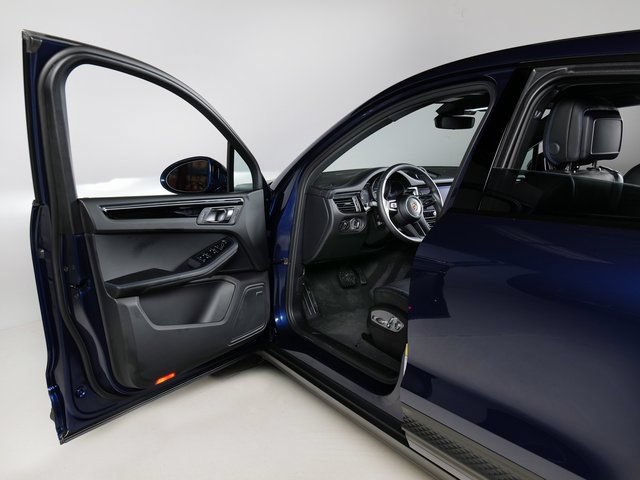 Certified 2026 Porsche Macan AWD/4WD image 28