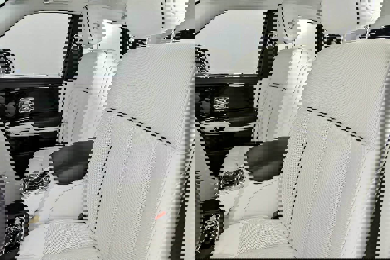 Used 2018 Rolls-Royce Phantom Sedan image 23