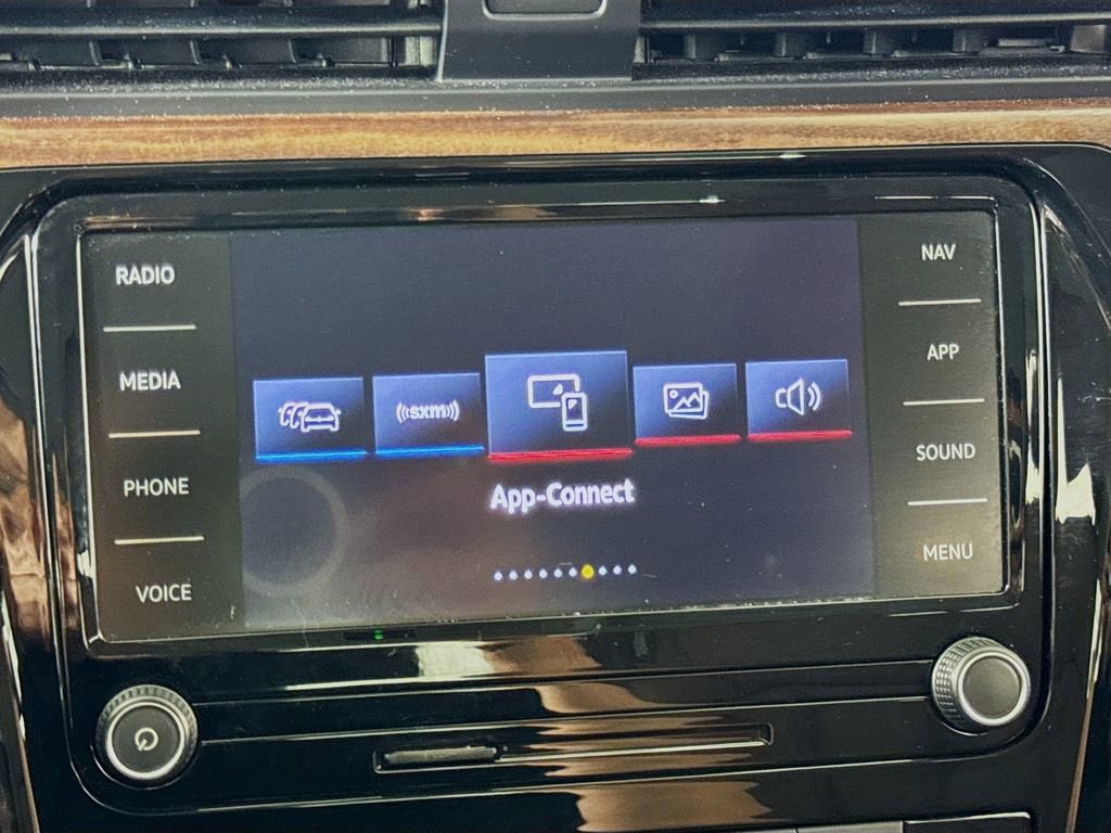 Used 2022 Volkswagen Passat 2.0T FWD image 25