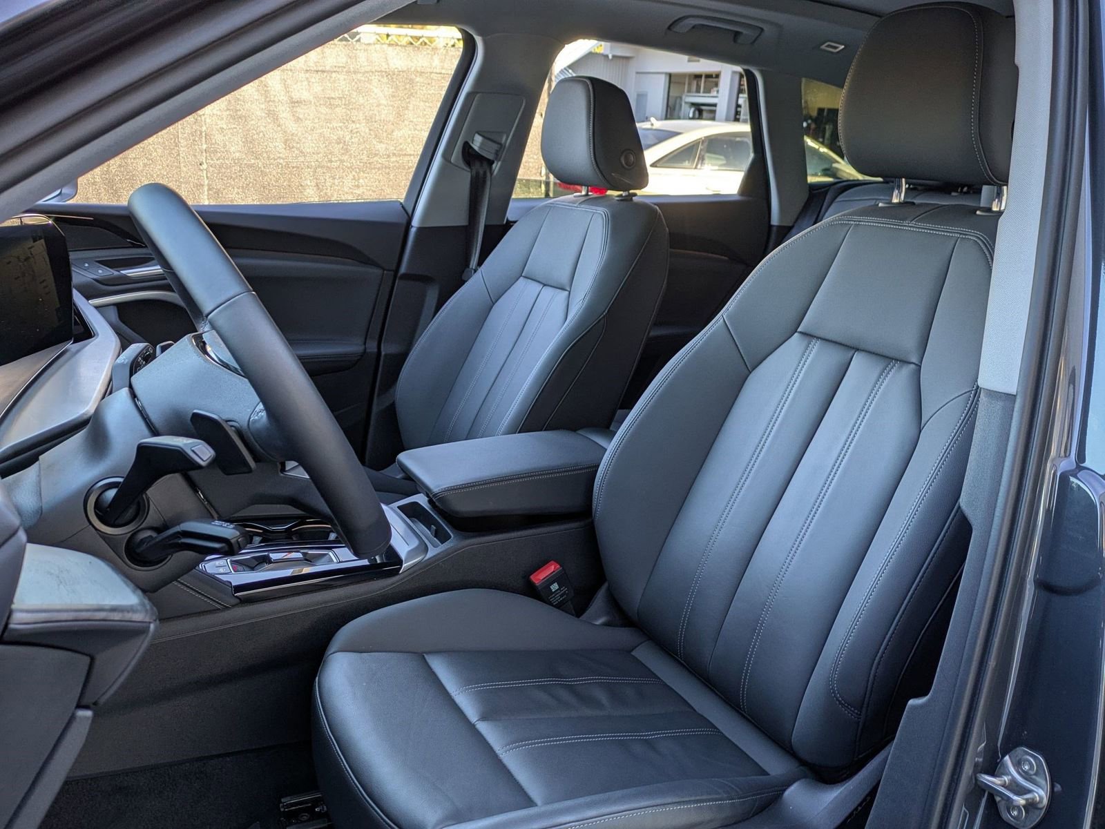 Used 2025 Audi Q5 Premium w/ Convenience Package image 29