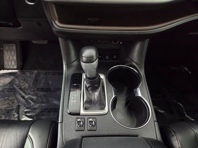 Used 2019 Toyota Highlander SE image 27