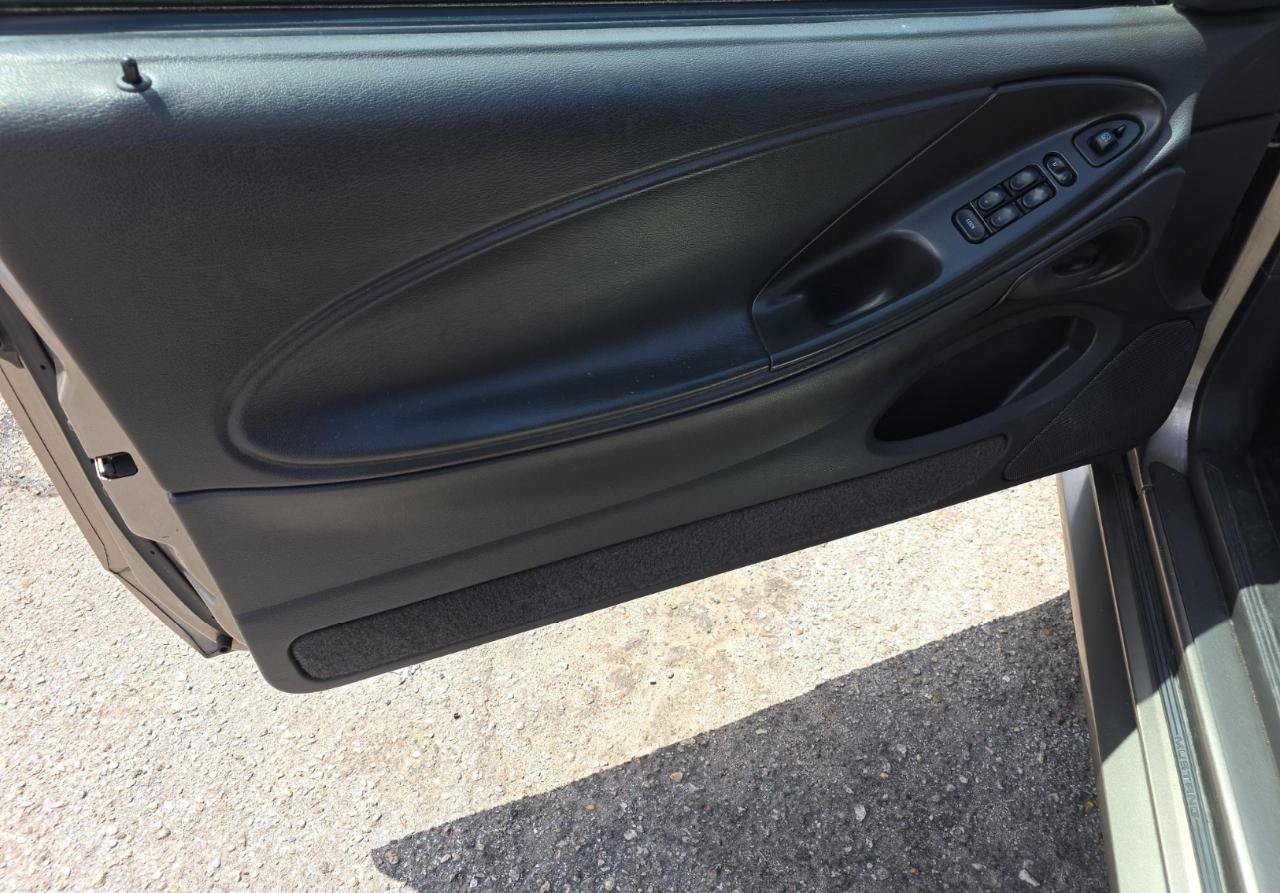 Used 2002 Ford Mustang Premium RWD image 12