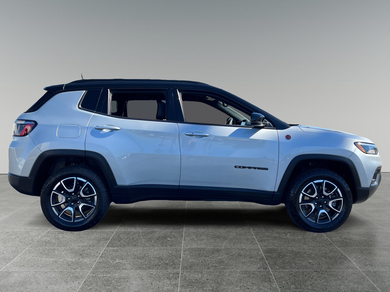 Used 2024 Jeep Compass Trailhawk AWD/4WD image 6