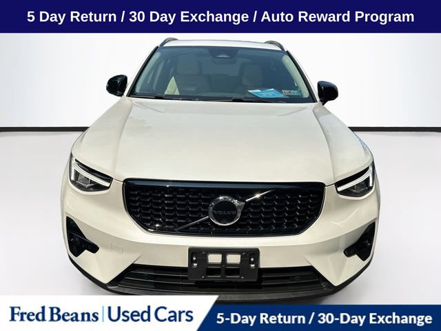 Used 2023 Volvo XC40 B5 Plus w/ Driver Assist Package AWD/4WD image 2