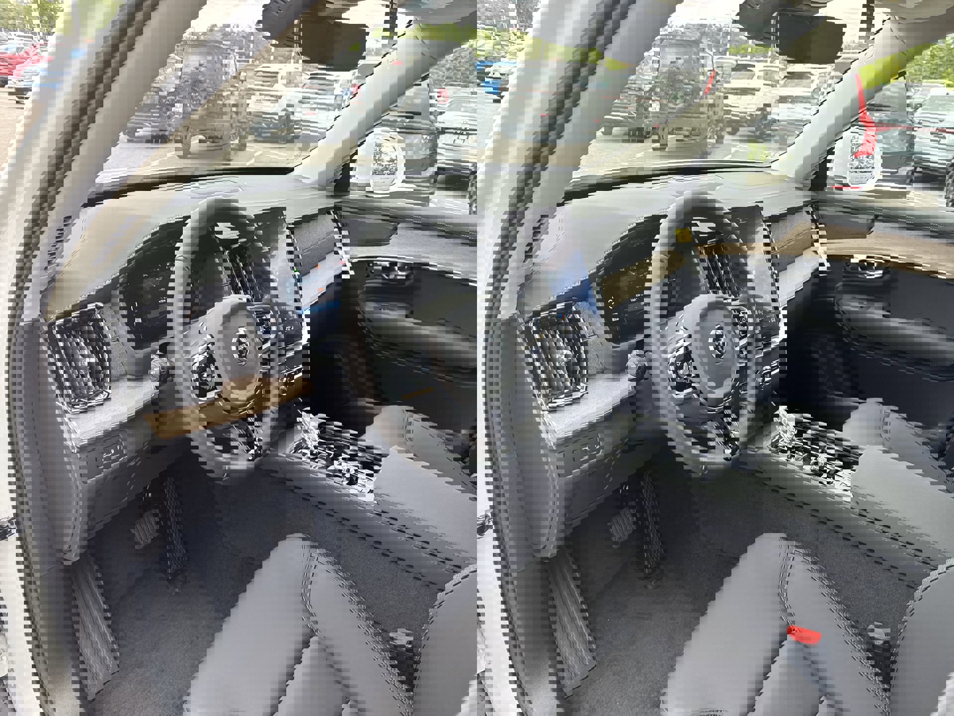 New 2025 Volvo XC90 T8 Plus w/ Protection Package Premier image 10