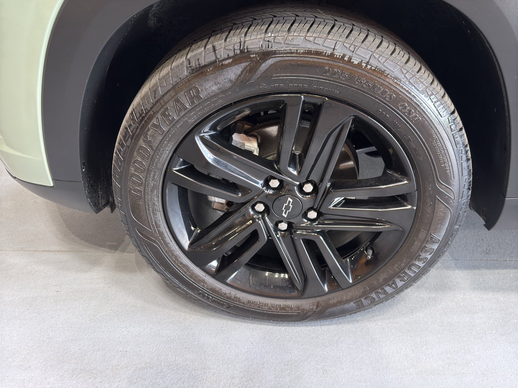 Used 2025 Chevrolet Trax ACTIV w/ Sunroof Package FWD image 9