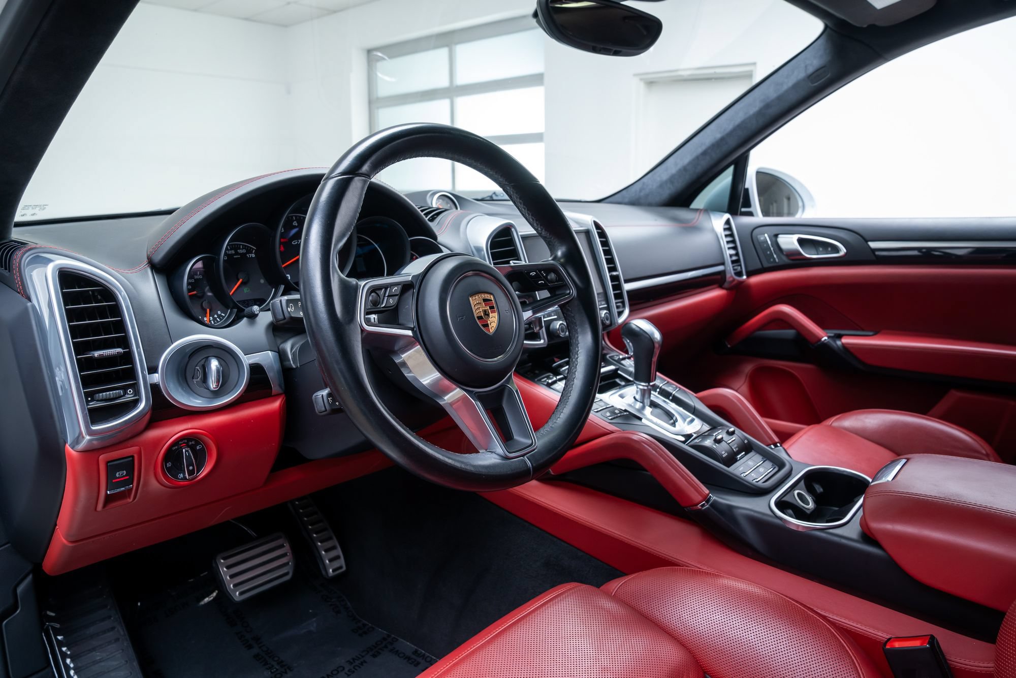 Used 2018 Porsche Cayenne GTS AWD/4WD image 18