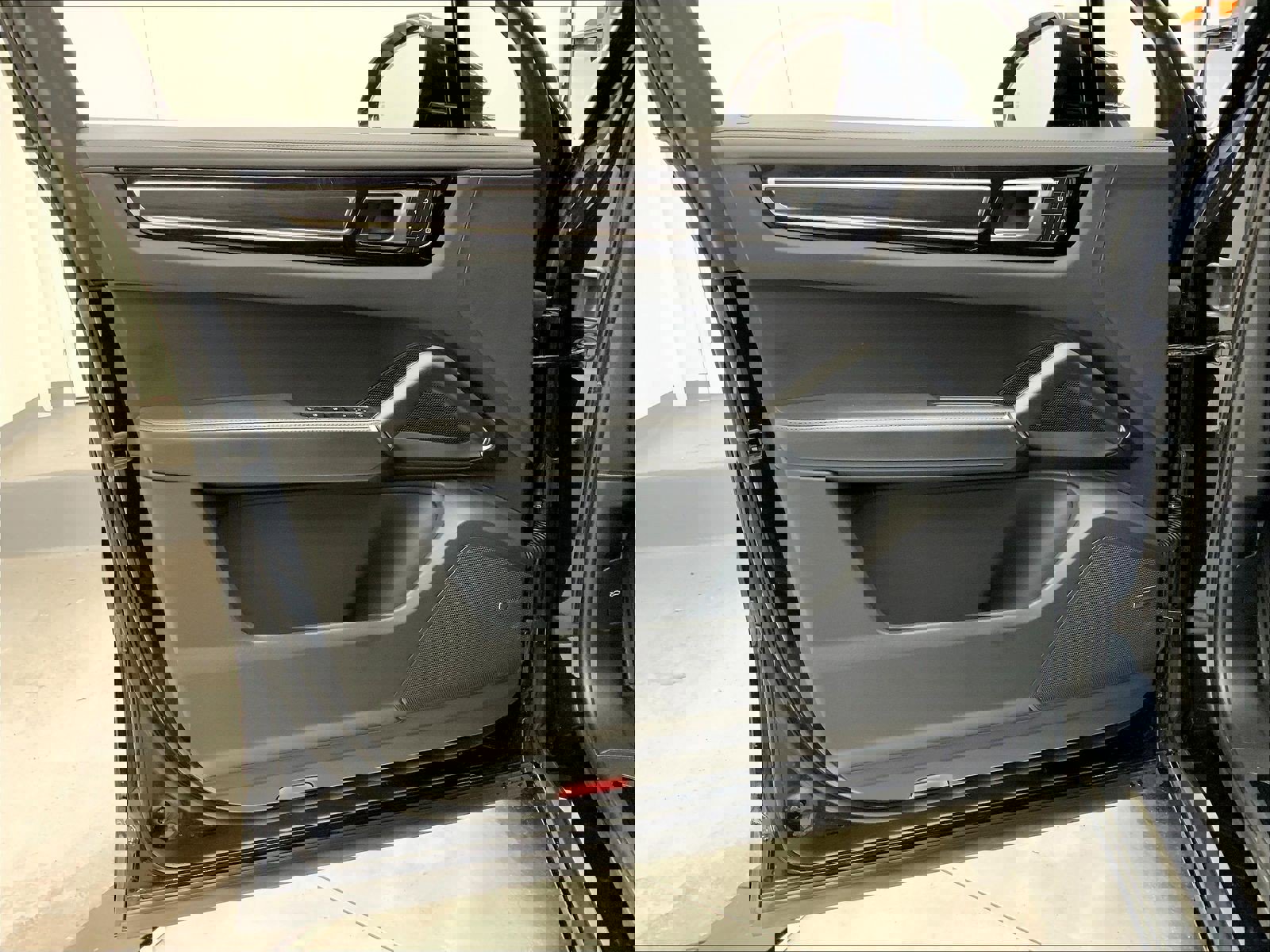 Used 2023 Porsche Cayenne GTS image 28