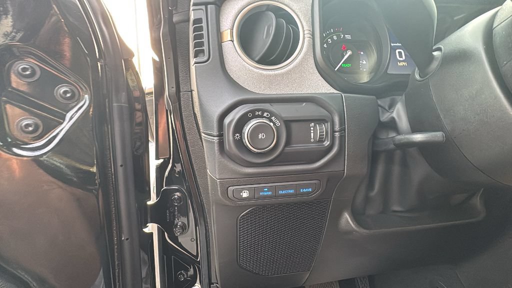Used 2025 Jeep Wrangler Unlimited Sahara w/ Safety Group AWD/4WD image 15