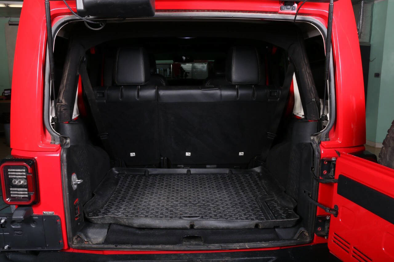 Used 2015 Jeep Wrangler Unlimited Sahara AWD/4WD image 43