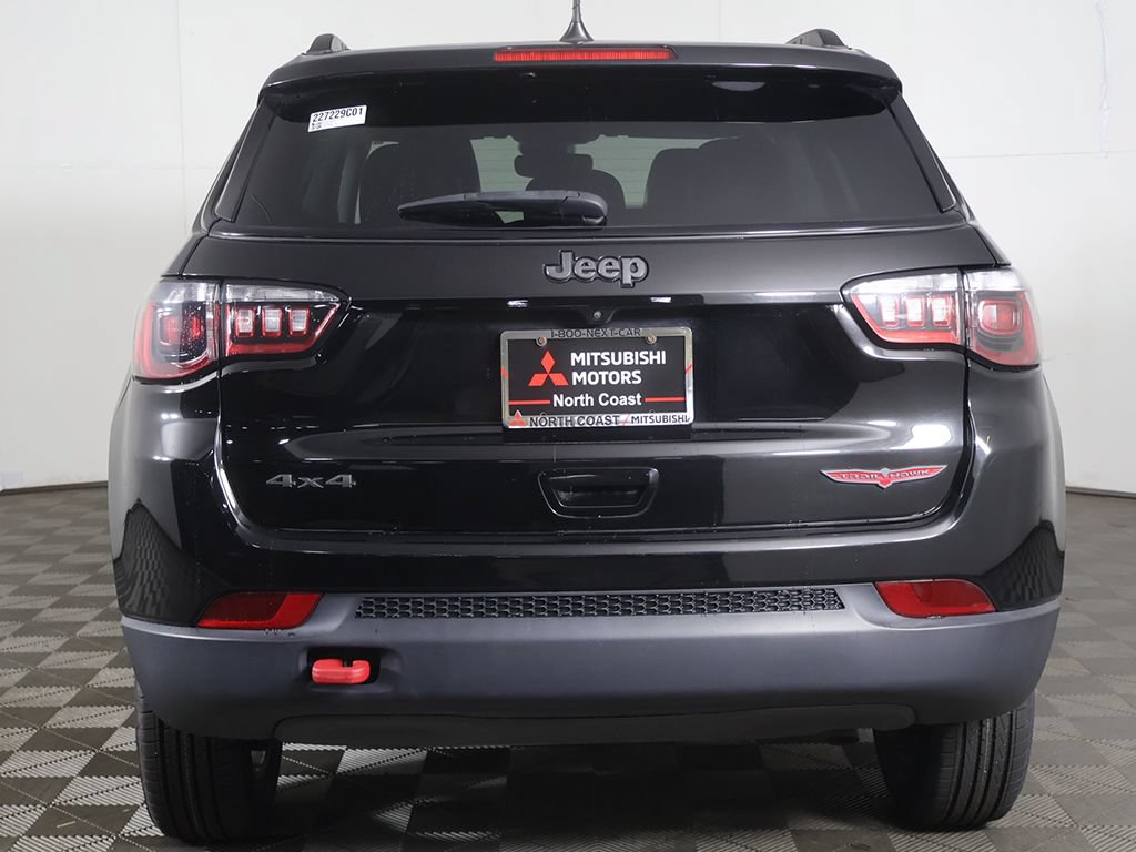 Used 2022 Jeep Compass Trailhawk w/ Trailhawk Convenience Group AWD/4WD image 11