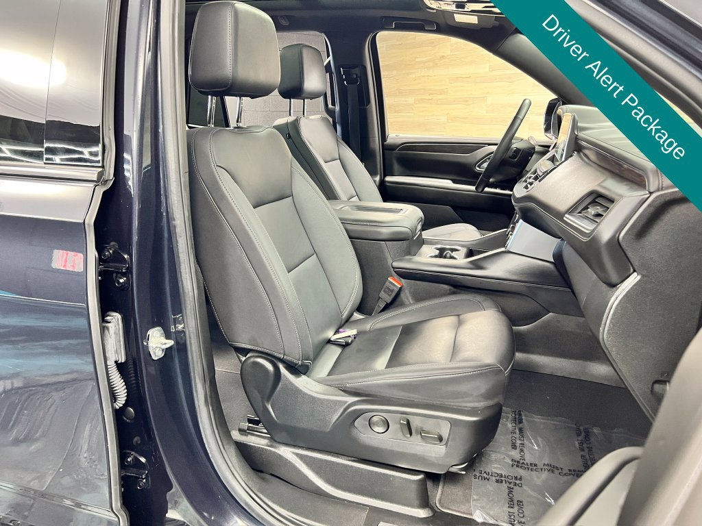 Used 2024 Chevrolet Tahoe Z71 w/ Luxury Package AWD/4WD image 8