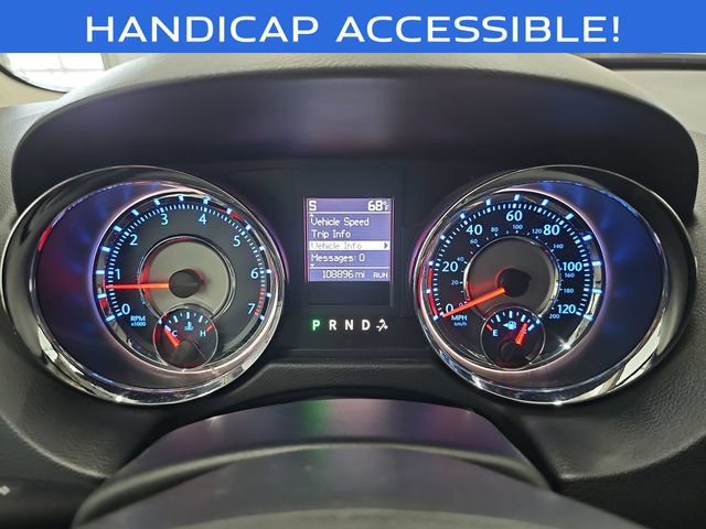 Used 2013 Chrysler Town & Country Touring FWD image 15