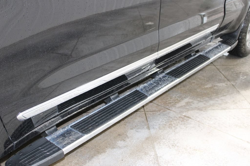 Used 2025 Chevrolet Silverado 1500 High Country AWD/4WD image 19