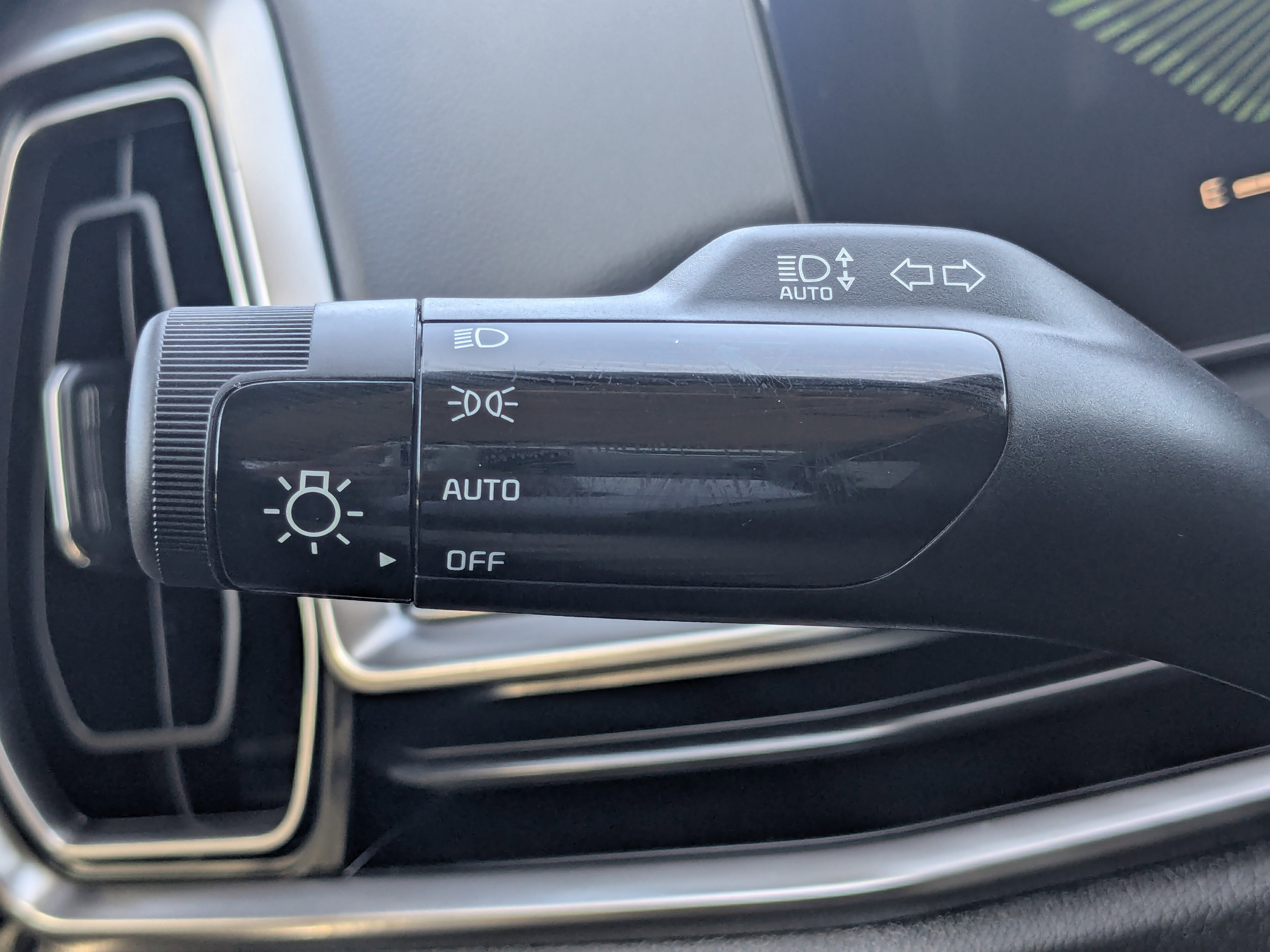 Certified 2025 Kia Sorento S w/ Panoramic Sunroof Package image 34