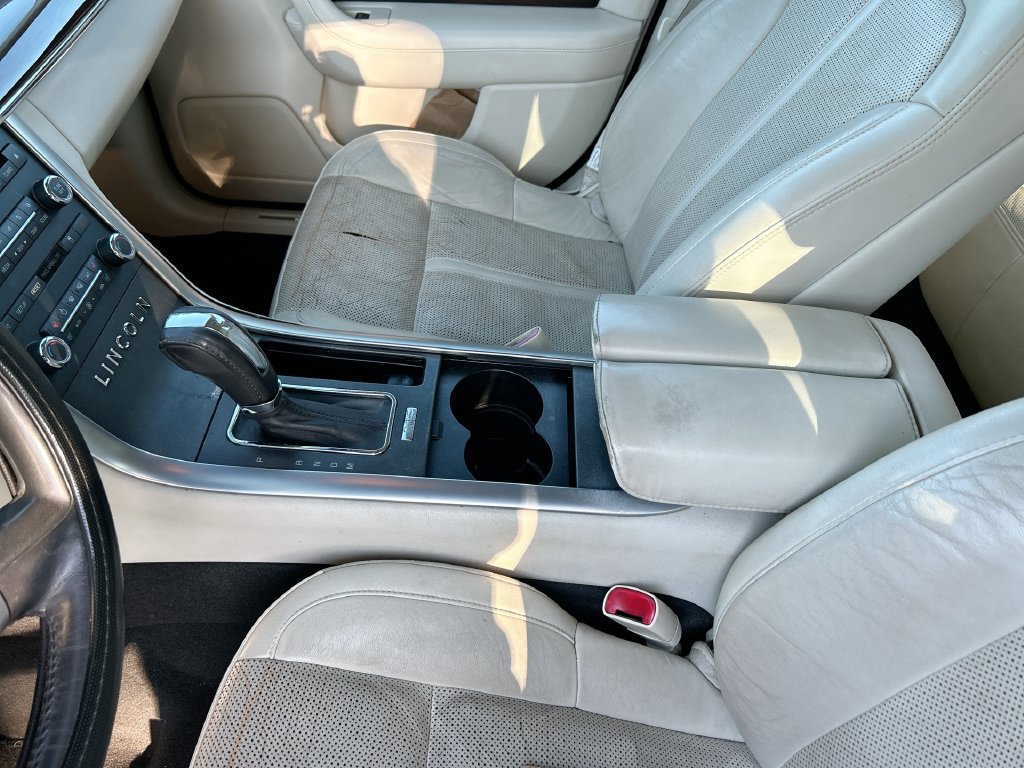 Used 2010 Lincoln MKS FWD image 29
