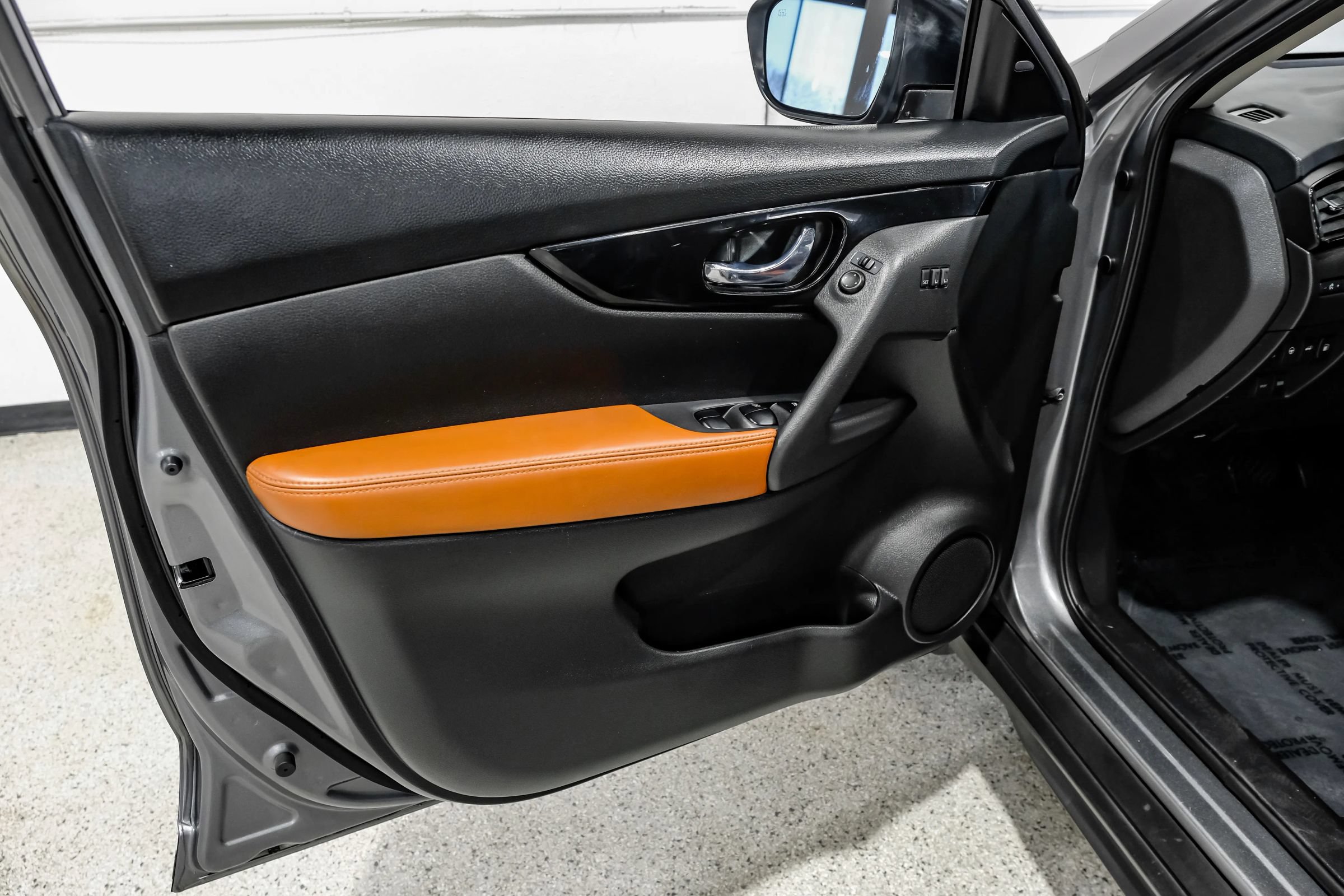 Used 2018 Nissan Rogue SL w/ Premium Package FWD image 52