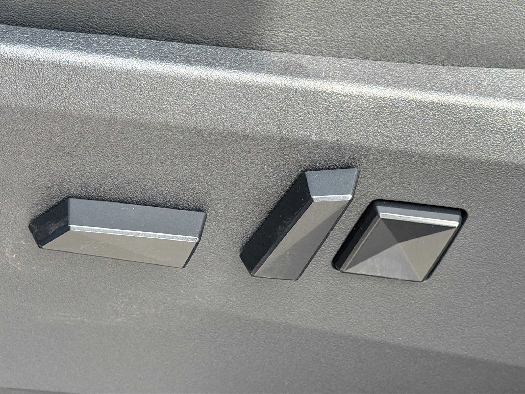Used 2024 Tesla Cybertruck AWD Crew Cab image 24
