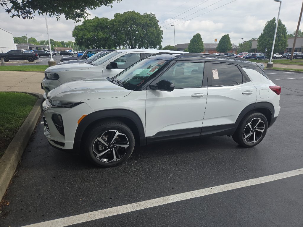Used 2023 Chevrolet TrailBlazer RS w/ Sun and Liftgate Package AWD/4WD image 1