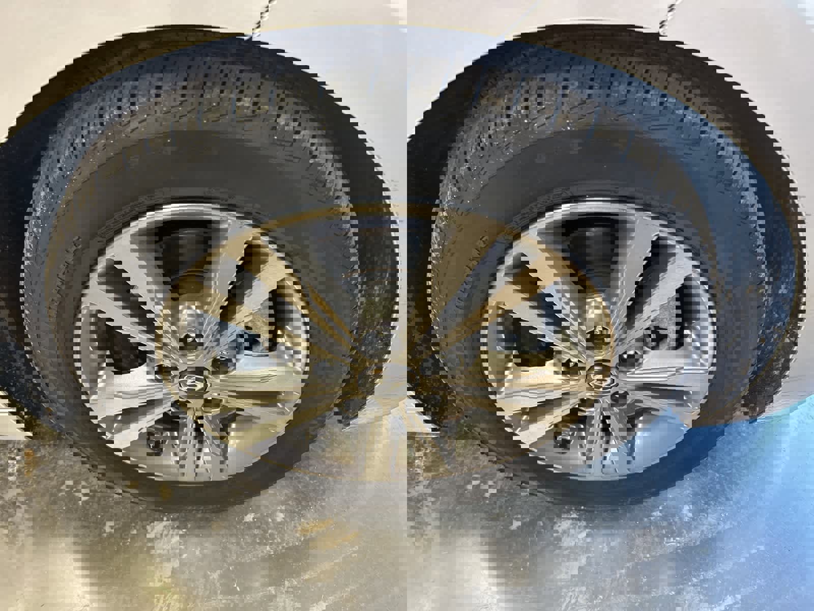 Used 2017 Hyundai Elantra SE image 5