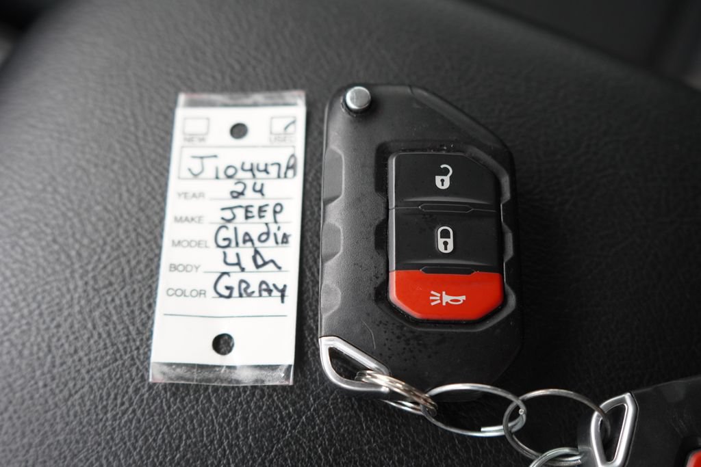 Used 2024 Jeep Gladiator Sport AWD/4WD image 32