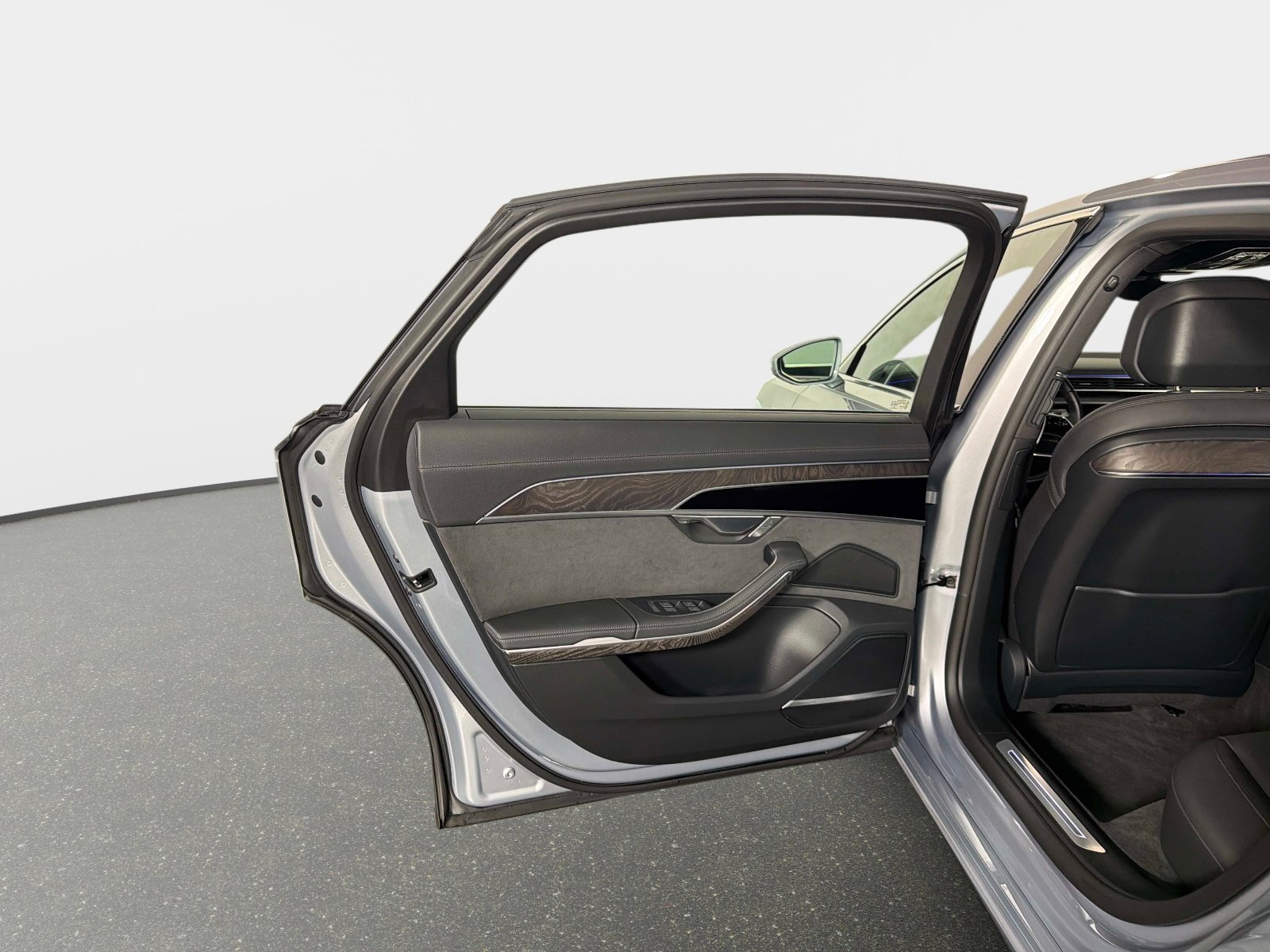 Used 2023 Audi A8 L 3.0T w/ Comfort Plus Package AWD/4WD image 30