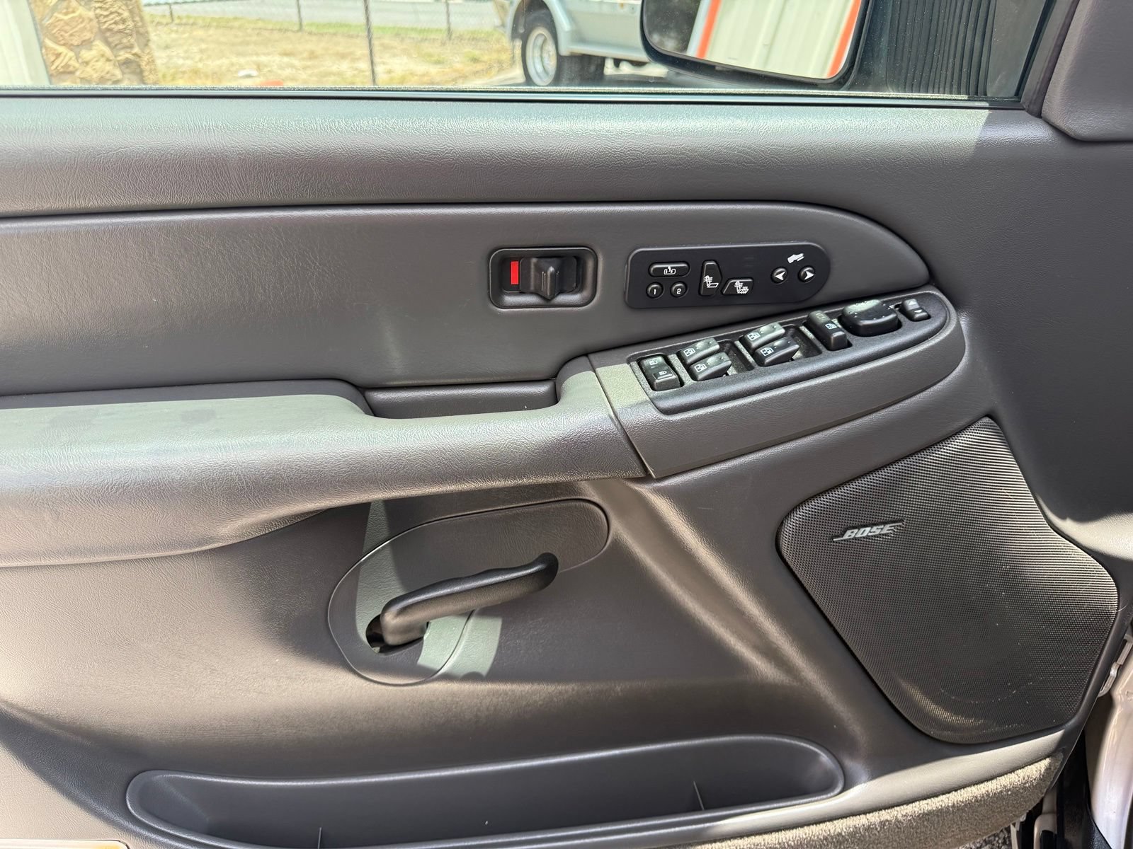 Used 2004 Chevrolet Avalanche 2500 w/ Preferred Equipment Group AWD/4WD image 11
