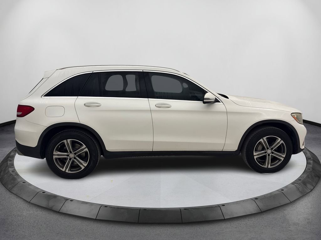 Used 2017 Mercedes-Benz GLC 300 image 4