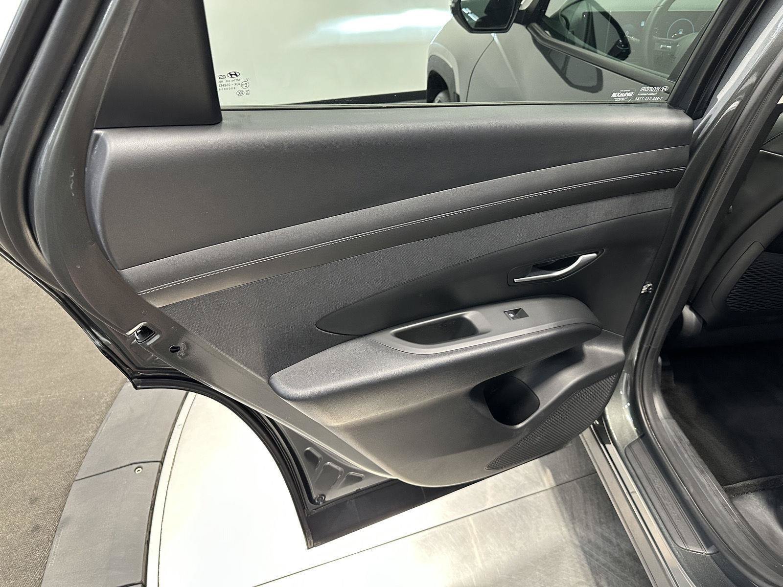 Certified 2025 Hyundai Tucson SEL AWD/4WD image 28