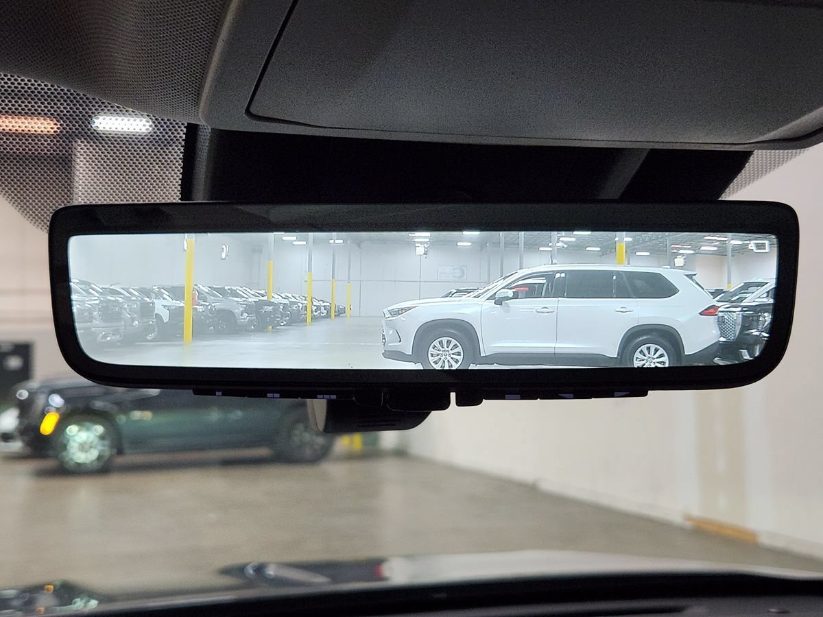 Used 2023 Toyota Highlander Platinum FWD image 34