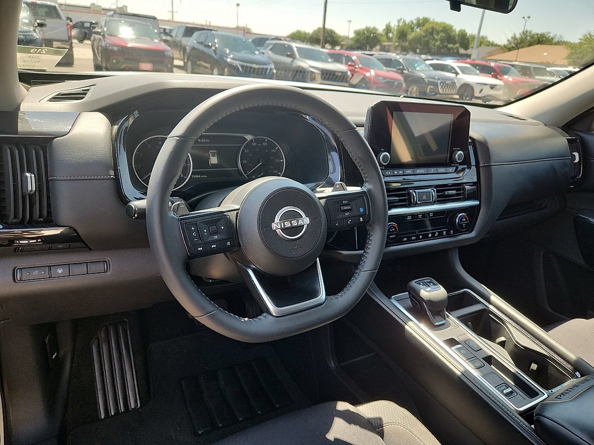 Used 2024 Nissan Pathfinder SV FWD image 7